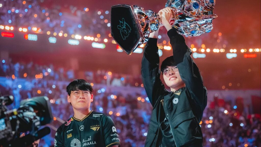 faker-lifting-the-worlds-2025-trophy-1024x576-1 faker lifts worlds trophy